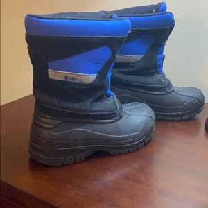 Snow boots